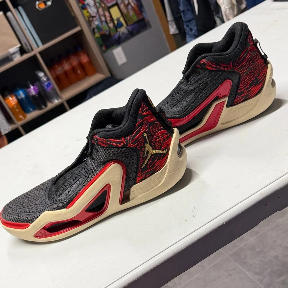 Nike Black and Red Athletic Shoes - Picture 4 of 5